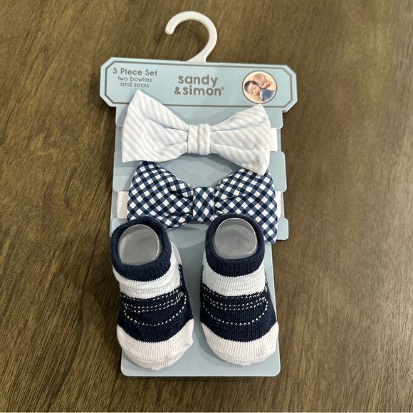 NWT Sandy & Simon Three Piece Set Two Bowties and Socks - Picture 1 of 5